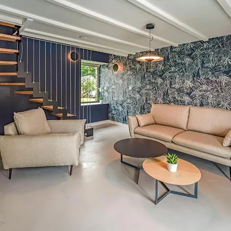 1 Bedroom Lovely In Concarneau